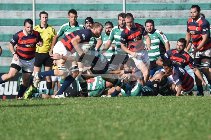 Charrua arrancou um empate contra o Farrapos em pleno Estádio da Montanha - Foto: Ênio Bianchetti