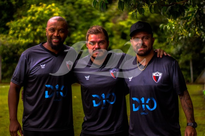 Vinícius, ex-zagueiro do Inter, ao lado dos sócios da D10 Cebola e Diego Dani / Foto: Diego Dani/arquivo pessoal