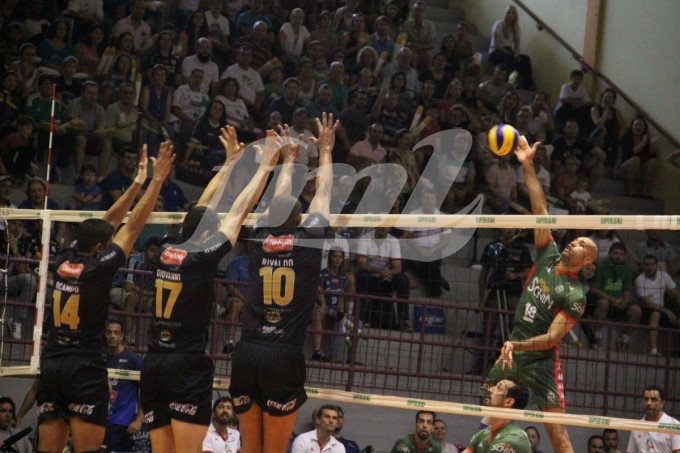 Bento Vôlei 1 x 3 Brasil Kirin - playoffs da Superliga 2015/2016/Foto: Kévin Sganzerla