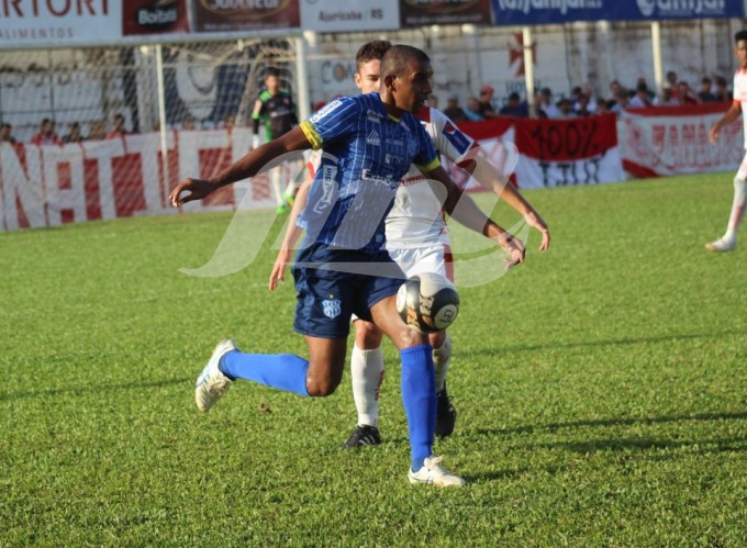 Zulu, artilheiro e esperança de gols no ataque alviazul/Foto: Kévin Sganzerla