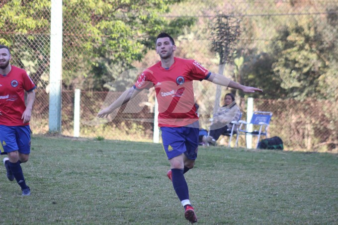 Elton Tibolla, autor de três gols na partida/Foto: Kévin Sganzerla