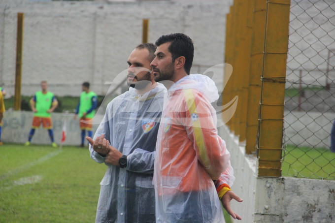 Júlio César Nunes e o seu preparador físico, Leonardo Bassotto/Foto: Kévin Sganzerla