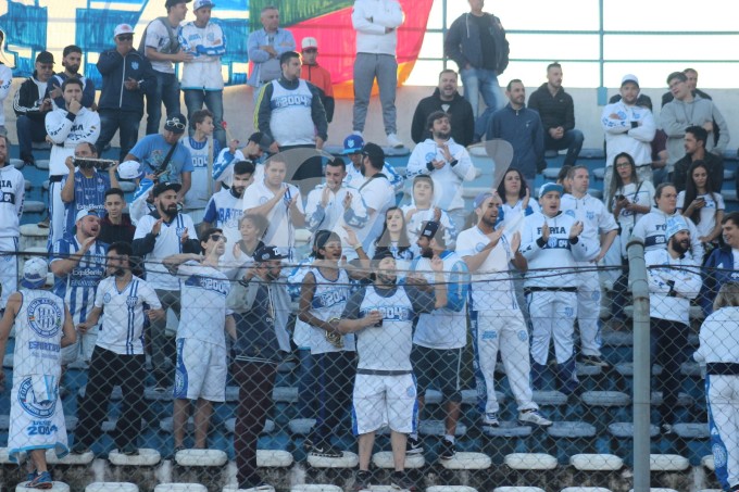 Bruno faz parte da Torcida Organizada Fúria Alviazul/Foto: Kévin Sganzerla