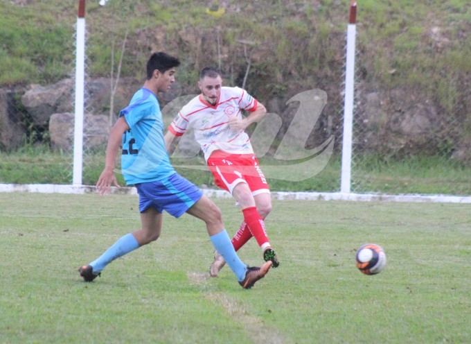 Mateus Felipe anotando o segundo gol da partida/Foto: Kévin Sganzerla