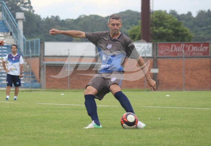 Setor defensivo conta com a experiência de Fernando Cardozo/Foto: Kévin Sganzerla