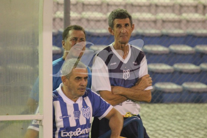 Secretário Edemir companheiro de rouparia, Seu Gerson e, ao lado, Seu Reni, acompanhando o jogo do Esportivo na Divisão de Acesso/Foto: Kévin Sganzerla