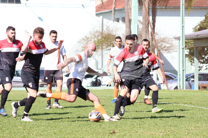 Marco com a bola abriu a vitória do Madruga