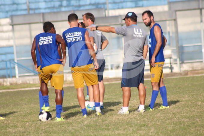 Badico conversa bastante com o elenco