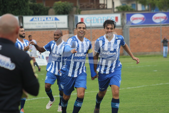 Athos, capitão da equipe, foi um dos destaques da campanha do Esportivo na primeira fase / Foto: Kévin Sganzerla