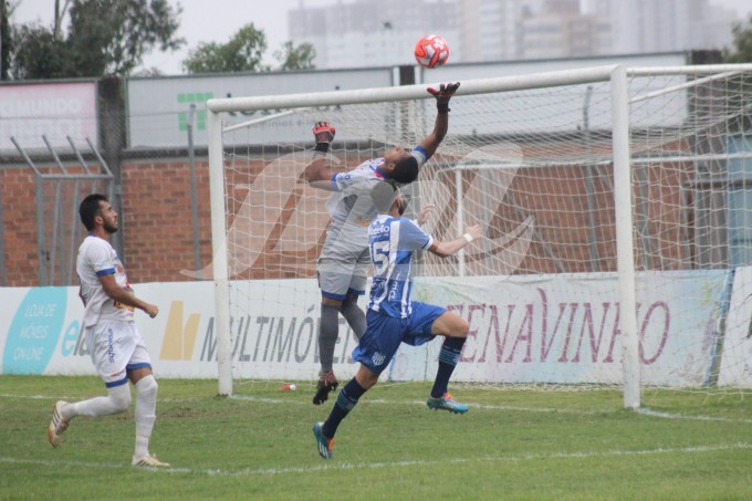 Goleiro John foi um dos destaques da partida pelo lado do São Borja/Foto: Kévin Sganzerla