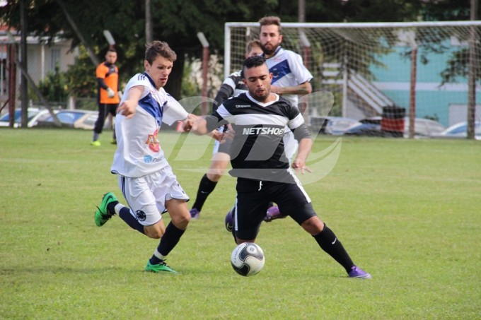 Jogo foi marcado pela disputa intensa dentro de campo/Foto: Kévin Sganzerla