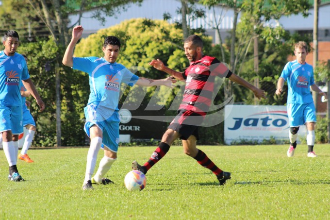 Pé Fino autor de dois gols para o Flamengo