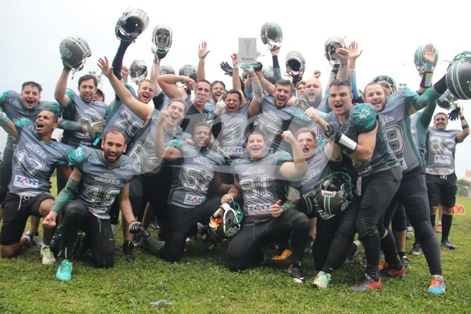 Equipe levantou a taça do Vorus Bowl