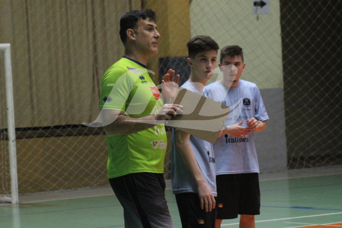 Professor Royal, que possui ampla bagagem no voleibol, é a novidade no Bento Vôlei para esse retorno / Foto: Kévin Sganzerla