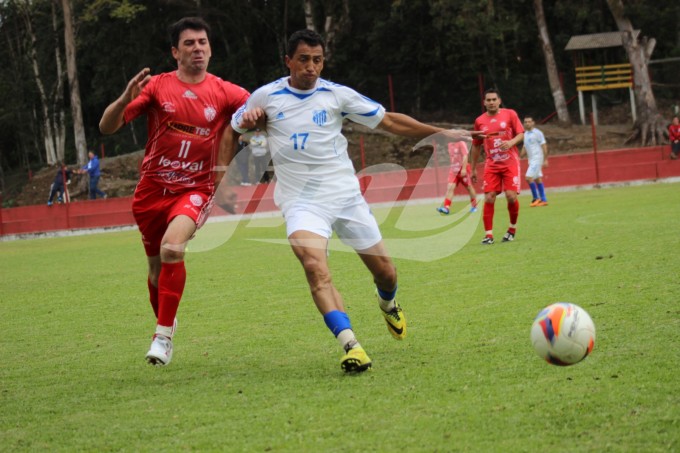 Cipó de vermelho fez o gol da vitória do Estrela