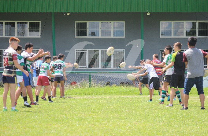 Equipe Juvenil, comandada por Guilherme Coghetto, também iniciou seus trabalhos dentro de campo/ Foto: Kévin Sganzerla