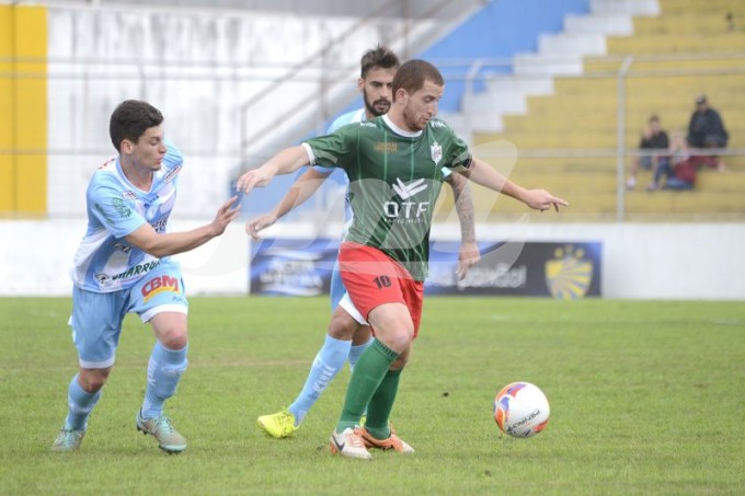 Roiter de verde - Divulgação\Esportivo