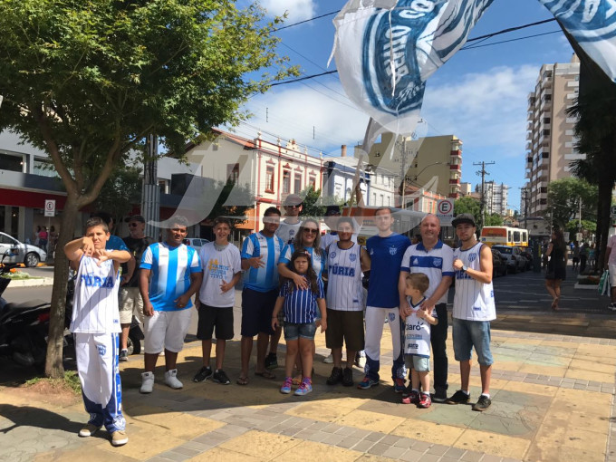 Fúria Alviazul divulgando o clube no centro da cidade/Foto: Fúria Alviazul/Divulgação