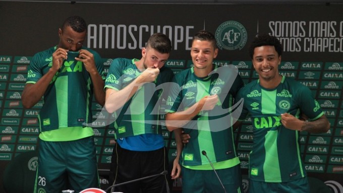 Andrei Girotto (3º da esquerda para a direita) na apresentação oficial na Chapecoense/Foto: Sirli Freitas/Chapecoense