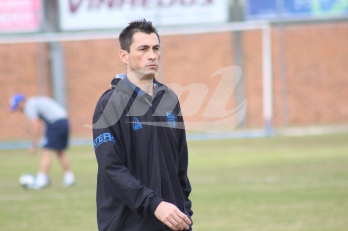 Alex Xavier estará no cargo até o anúncio do novo treinador/Foto: Fabiano Martins/Buda