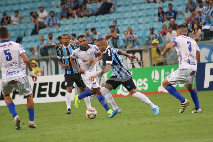 Opinião: Placar elástico no futebol feminino é a prova da