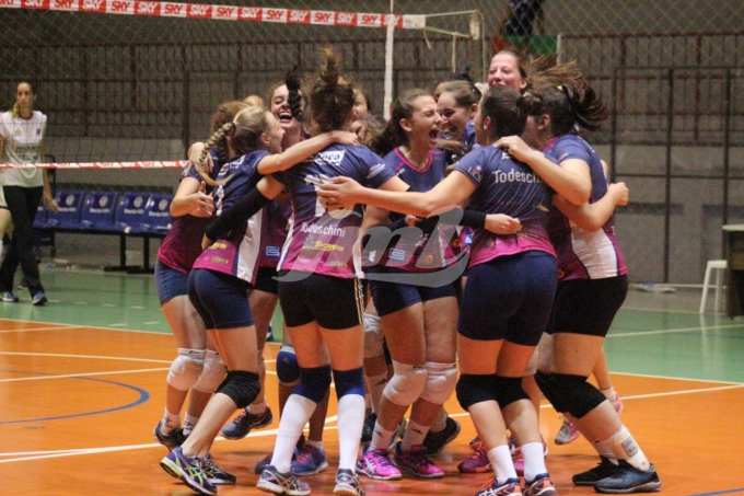 Equipes Mirim e Infantil do Bento Vôlei conquistam o título da I Copa Sogipa  de Voleibol - FML Esportes Not�cias